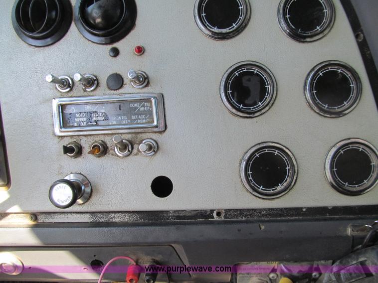 image for item D7248 1993 Ford L9000 Aeromax dump truck