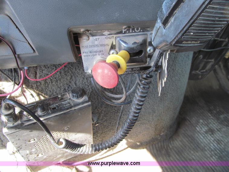 image for item D7248 1993 Ford L9000 Aeromax dump truck