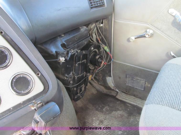 image for item D7248 1993 Ford L9000 Aeromax dump truck