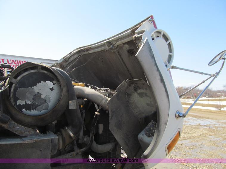 image for item D7248 1993 Ford L9000 Aeromax dump truck