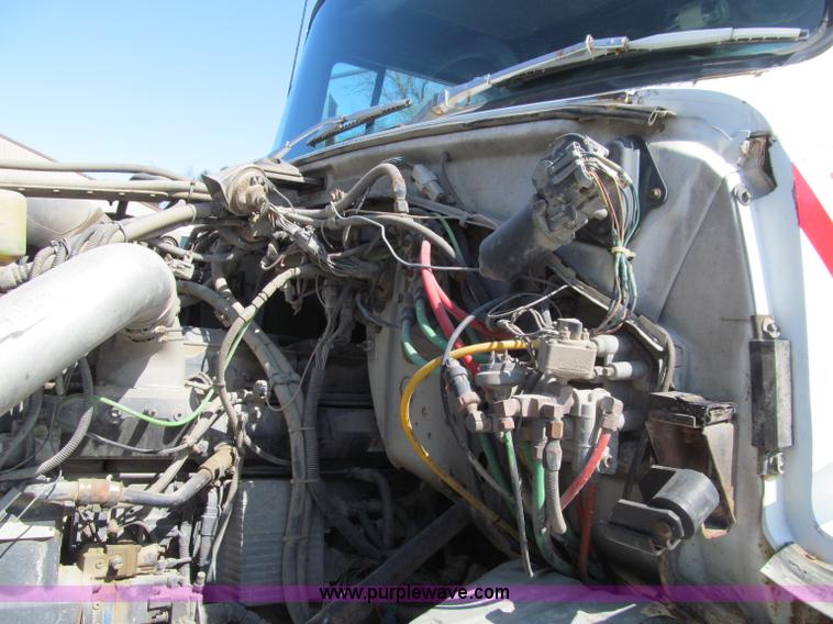 image for item D7248 1993 Ford L9000 Aeromax dump truck