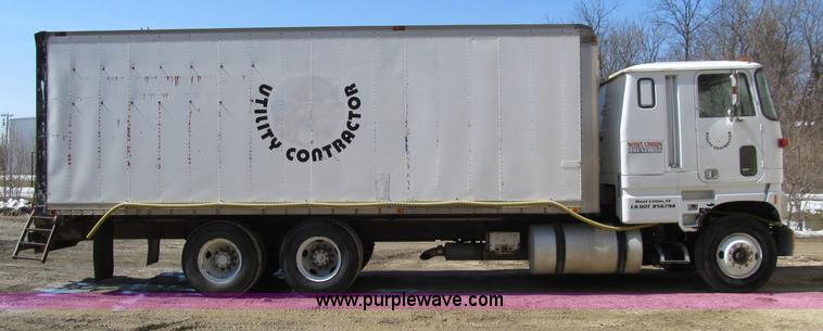 image for item D7249 1990 Ford CL9000 box truck