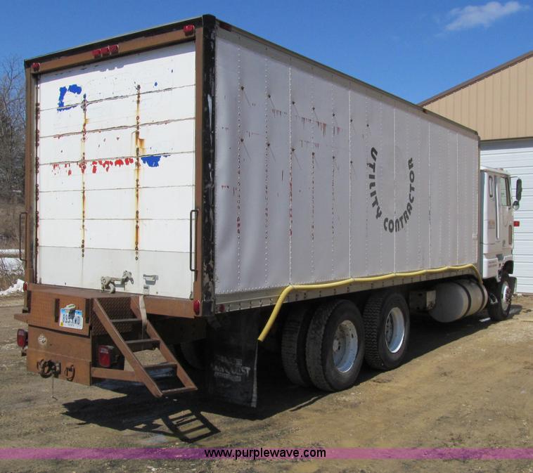 image for item D7249 1990 Ford CL9000 box truck