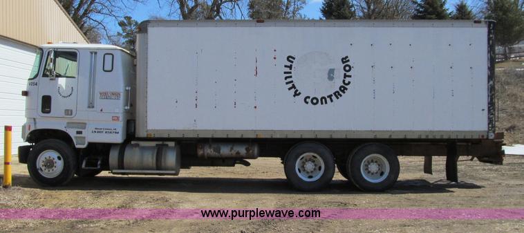 image for item D7249 1990 Ford CL9000 box truck