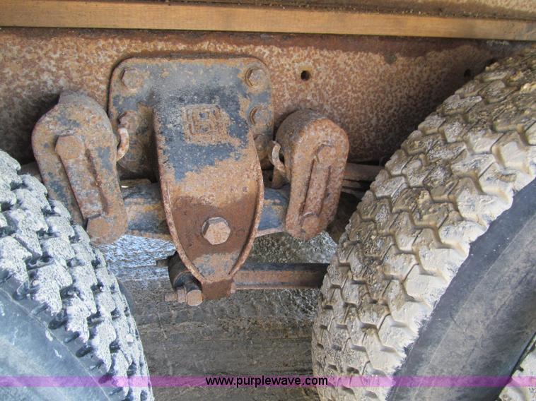 image for item D7249 1990 Ford CL9000 box truck