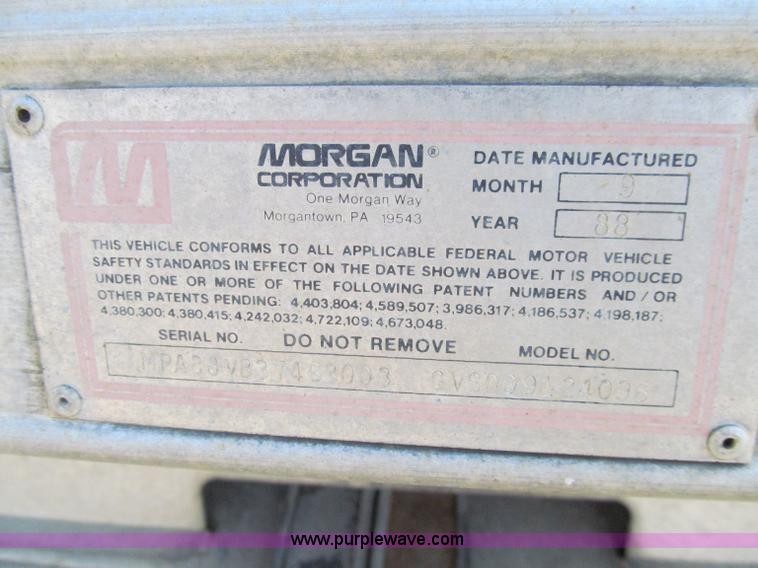 image for item D7249 1990 Ford CL9000 box truck