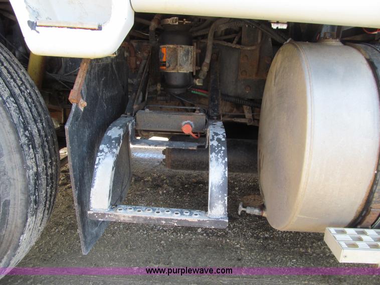 image for item D7249 1990 Ford CL9000 box truck