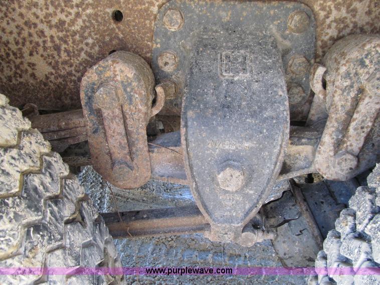 image for item D7249 1990 Ford CL9000 box truck