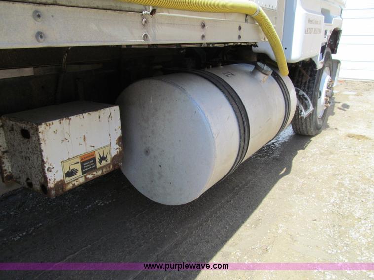 image for item D7249 1990 Ford CL9000 box truck