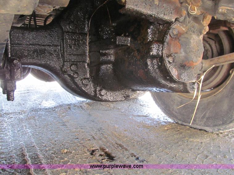 image for item D7249 1990 Ford CL9000 box truck