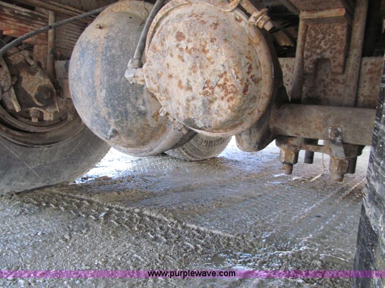 image for item D7249 1990 Ford CL9000 box truck