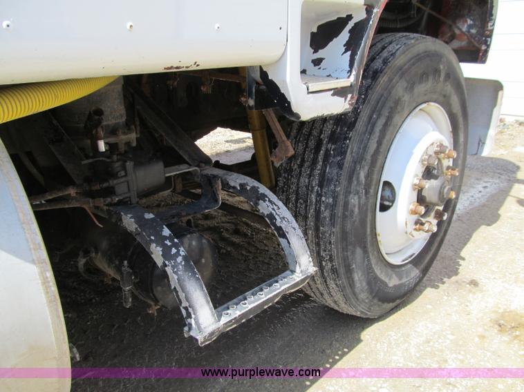 image for item D7249 1990 Ford CL9000 box truck