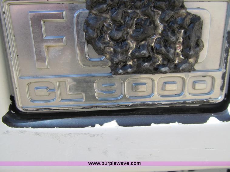 image for item D7249 1990 Ford CL9000 box truck