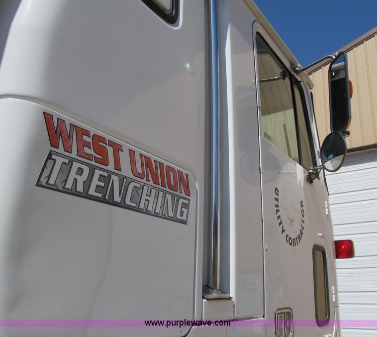 image for item D7249 1990 Ford CL9000 box truck