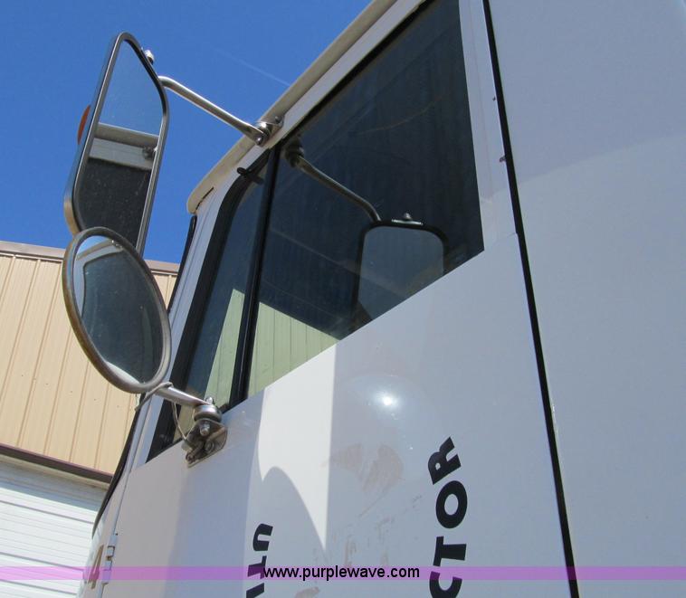 image for item D7249 1990 Ford CL9000 box truck