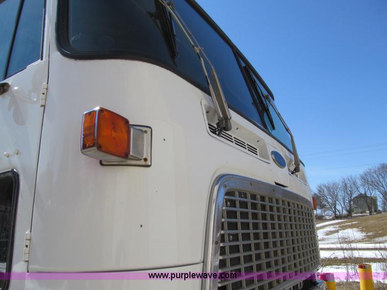 image for item D7249 1990 Ford CL9000 box truck