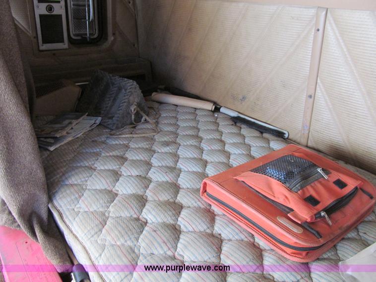 image for item D7249 1990 Ford CL9000 box truck