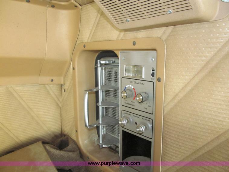 image for item D7249 1990 Ford CL9000 box truck