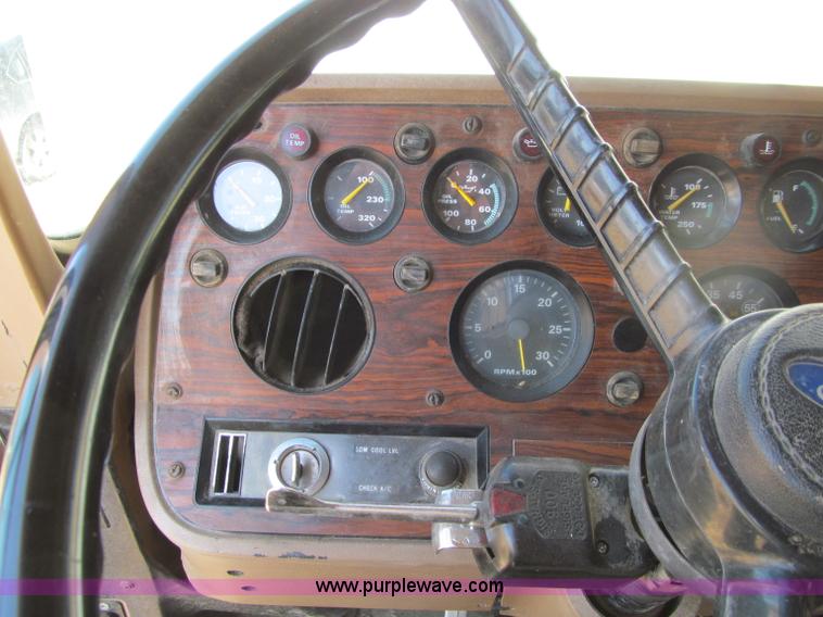 image for item D7249 1990 Ford CL9000 box truck