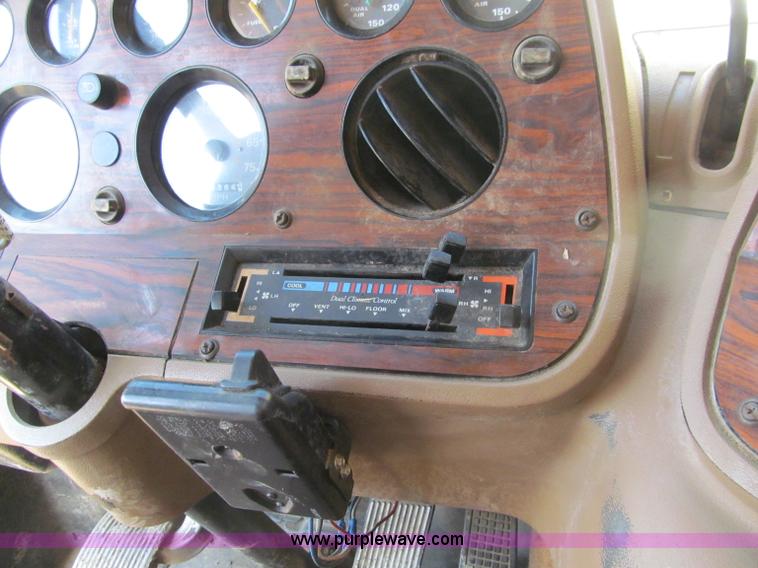 image for item D7249 1990 Ford CL9000 box truck