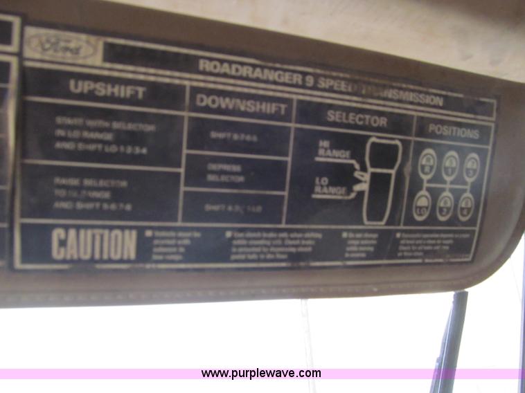 image for item D7249 1990 Ford CL9000 box truck