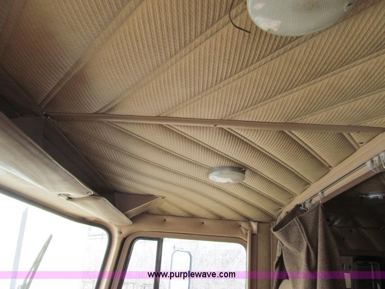 image for item D7249 1990 Ford CL9000 box truck