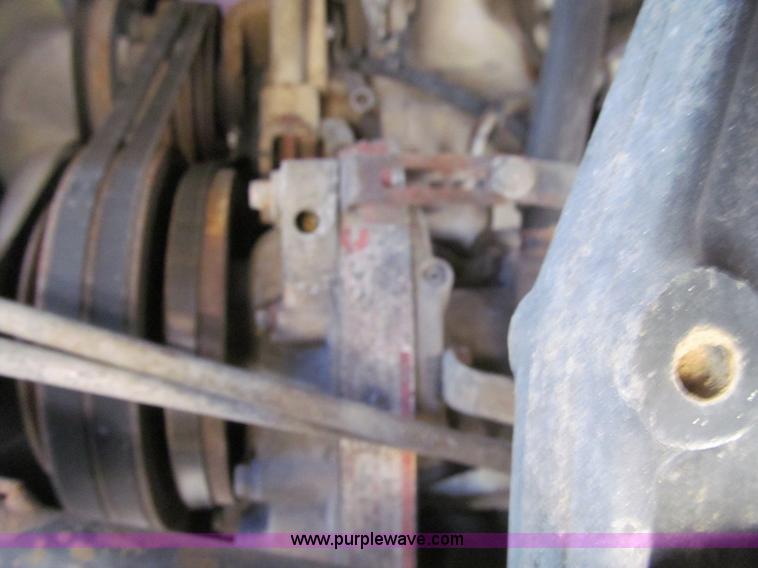 image for item D7249 1990 Ford CL9000 box truck