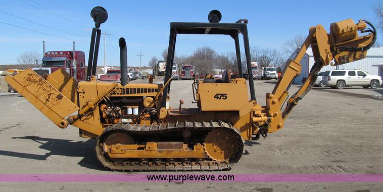image for item D7252 1979 Case 475 crawler vibratory plow