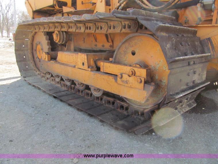 image for item D7252 1979 Case 475 crawler vibratory plow