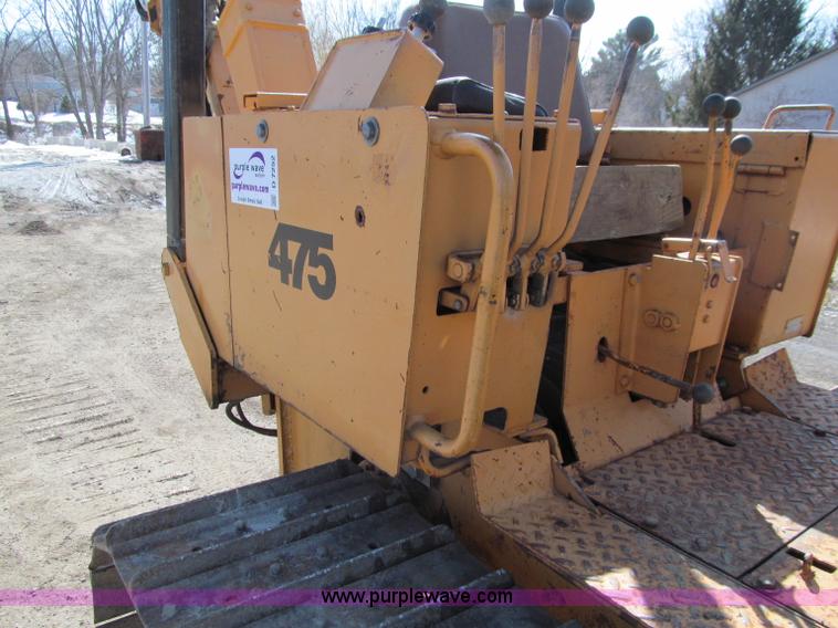 image for item D7252 1979 Case 475 crawler vibratory plow