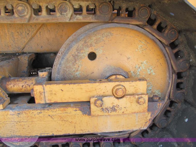 image for item D7252 1979 Case 475 crawler vibratory plow