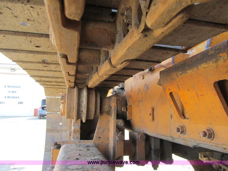 image for item D7252 1979 Case 475 crawler vibratory plow