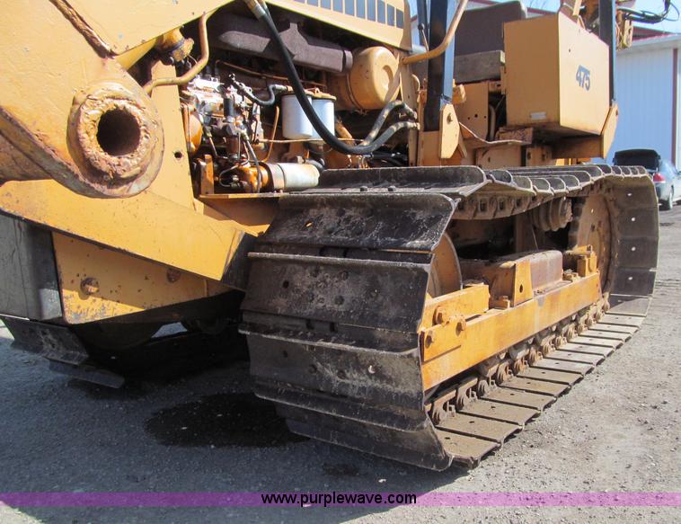 image for item D7252 1979 Case 475 crawler vibratory plow