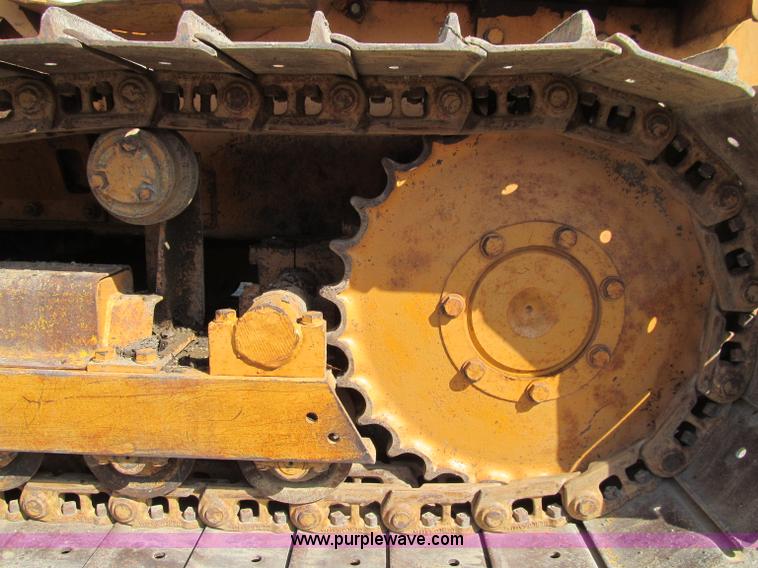 image for item D7252 1979 Case 475 crawler vibratory plow