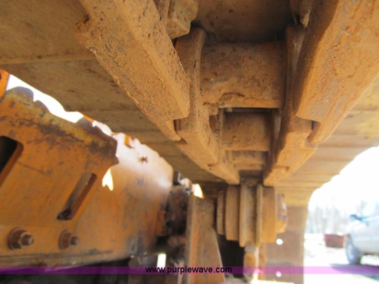 image for item D7252 1979 Case 475 crawler vibratory plow