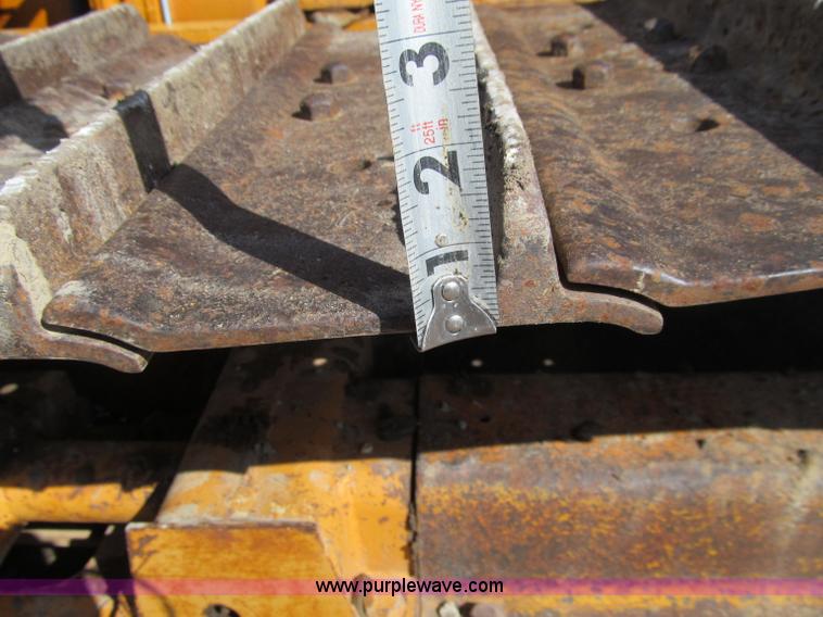 image for item D7252 1979 Case 475 crawler vibratory plow