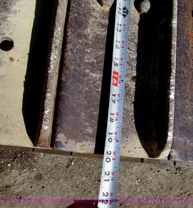 image for item D7252 1979 Case 475 crawler vibratory plow