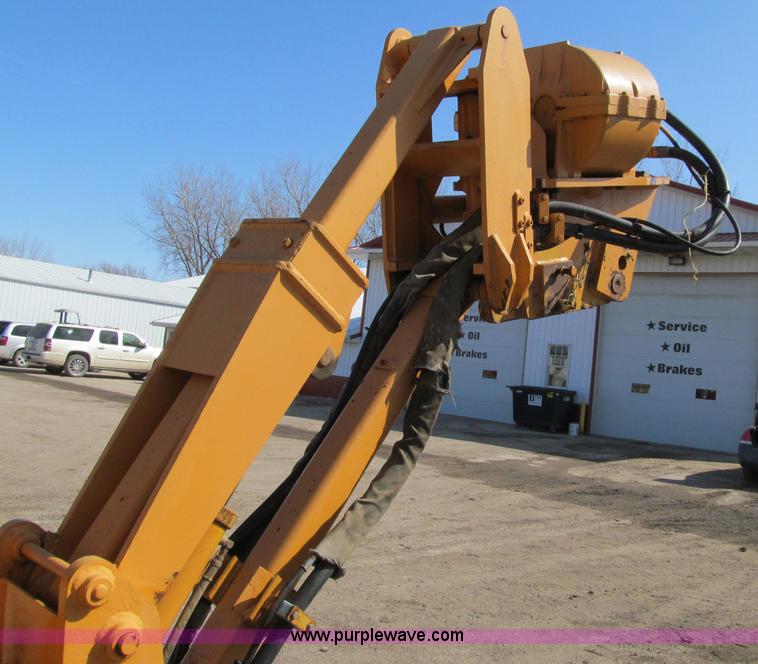 image for item D7252 1979 Case 475 crawler vibratory plow