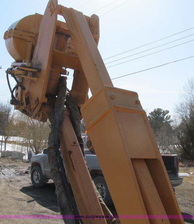 image for item D7252 1979 Case 475 crawler vibratory plow