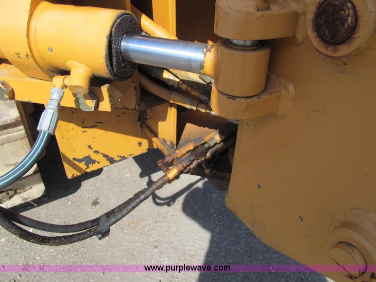 image for item D7252 1979 Case 475 crawler vibratory plow