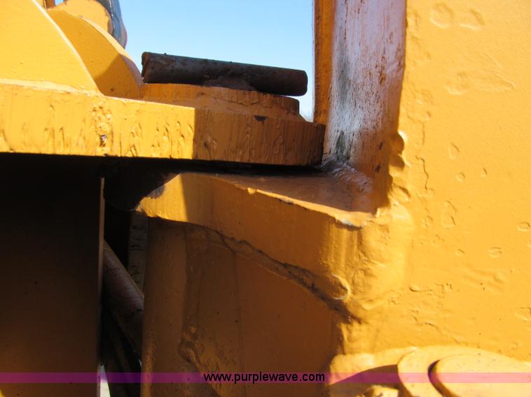 image for item D7252 1979 Case 475 crawler vibratory plow