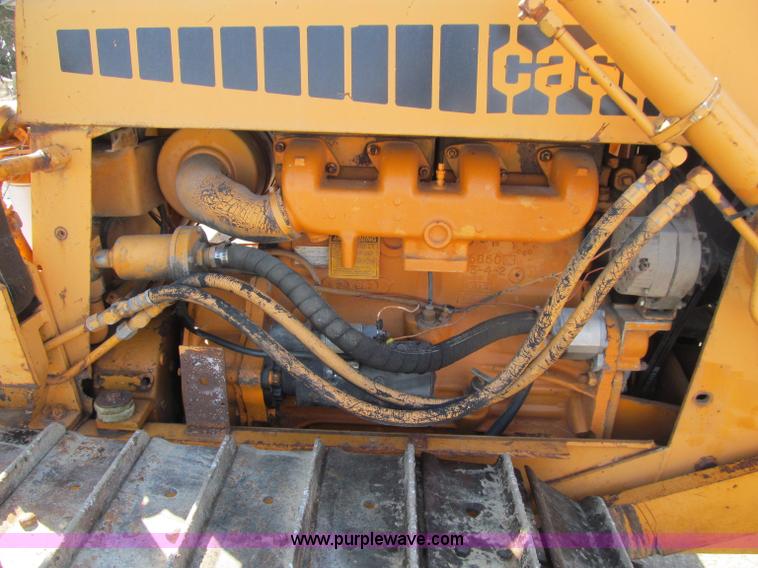 image for item D7252 1979 Case 475 crawler vibratory plow