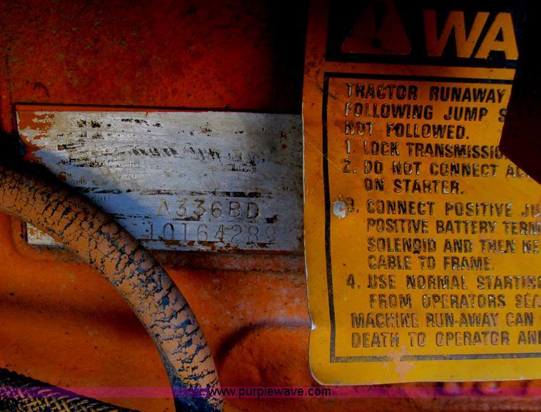 image for item D7252 1979 Case 475 crawler vibratory plow