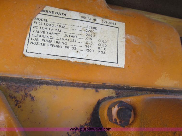 image for item D7252 1979 Case 475 crawler vibratory plow