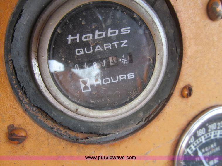 image for item D7252 1979 Case 475 crawler vibratory plow