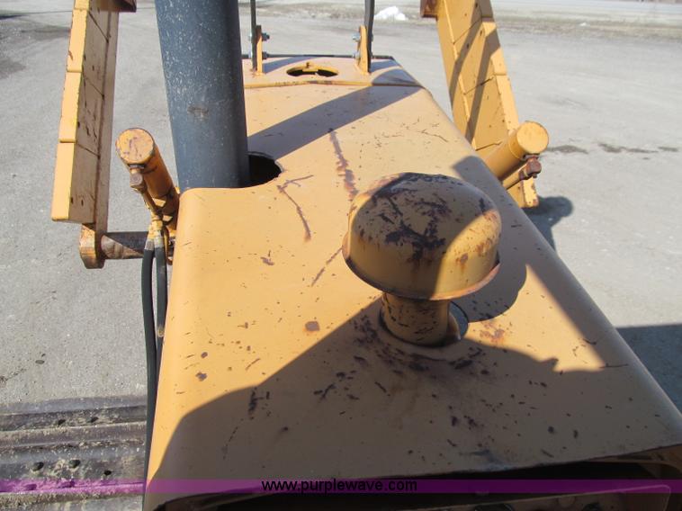 image for item D7252 1979 Case 475 crawler vibratory plow