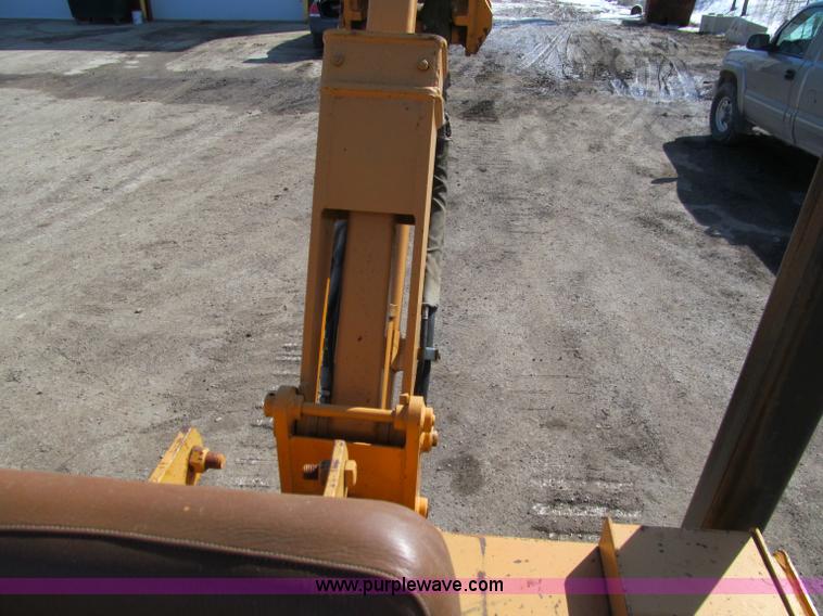 image for item D7252 1979 Case 475 crawler vibratory plow