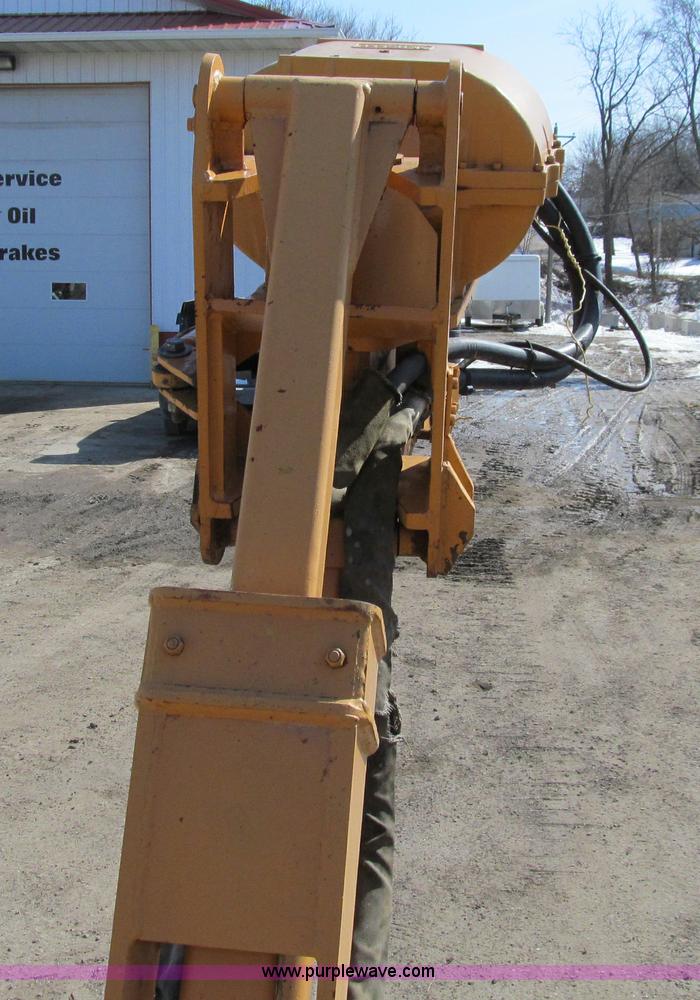 image for item D7252 1979 Case 475 crawler vibratory plow