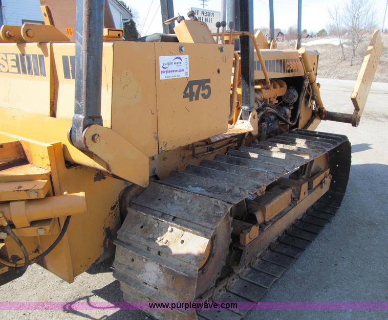 image for item D7252 1979 Case 475 crawler vibratory plow