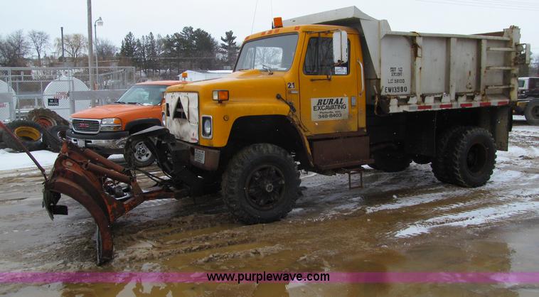 image for item F5955 1979 International 1824 dump truck